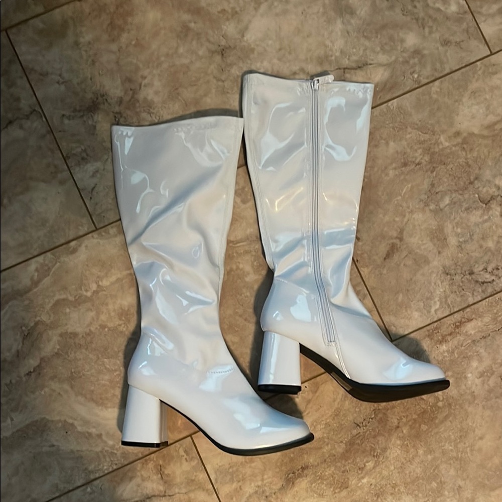 White glossy Gogo boots size 8. New in box. 3” heels.